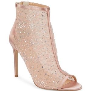 badgley mischka blush lace boot
